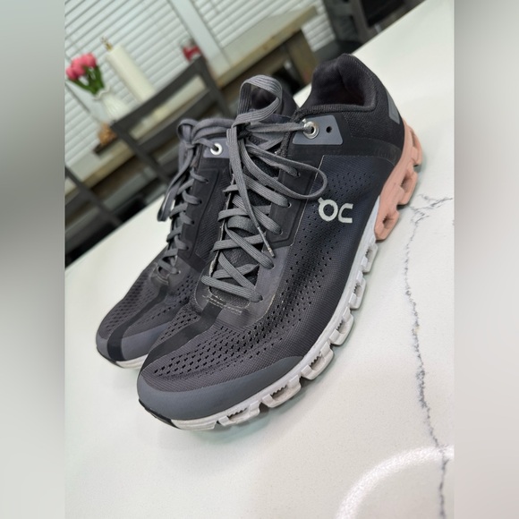 On Running Shoes - On Womens Cloudflow Black Gray Running Shoes Sneakers Size 9.5
